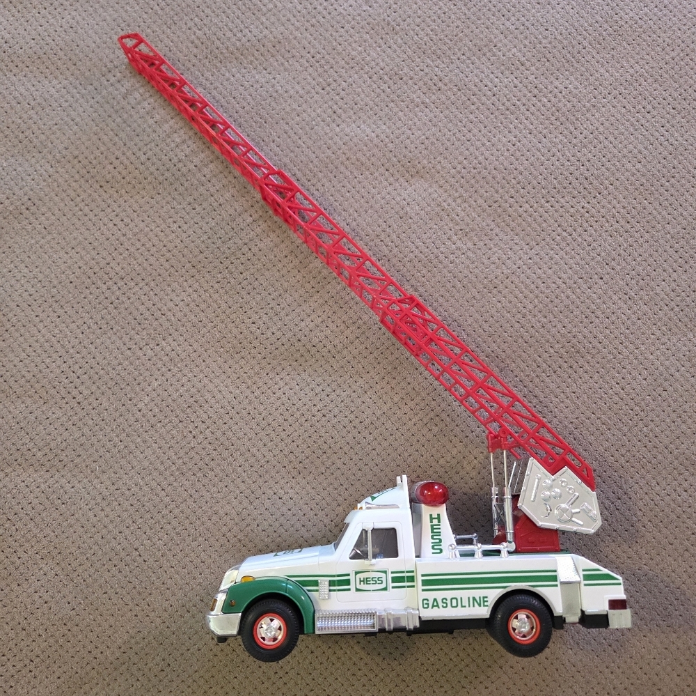 1994 HESS GAS TRUCK RESCUE LADDER TRUCKPreowned Truck Amerada Hess Corporation - Picture 7 of 14